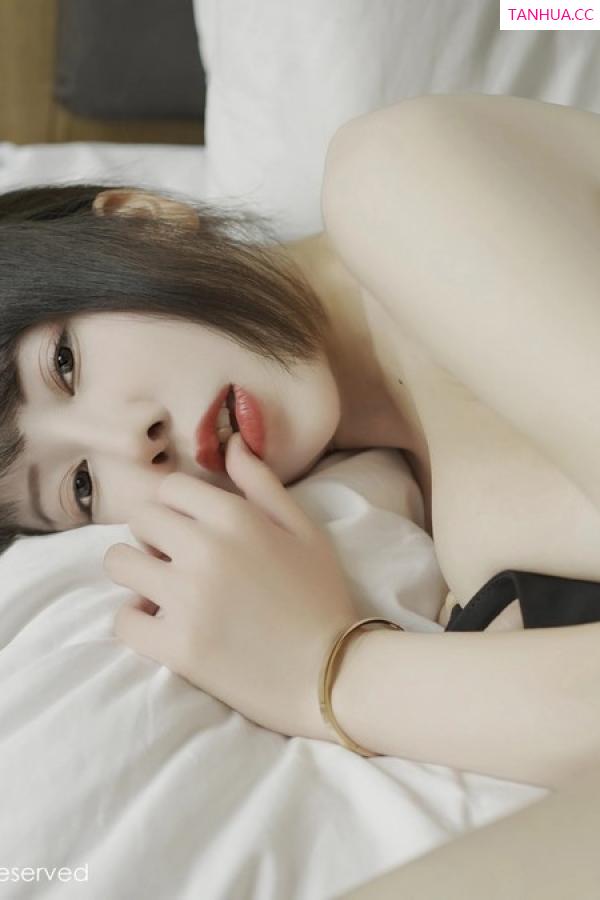   [XiuRen]高清写真图 2023.04.25 No.6629 夏馨瑶 新人黑丝第12张图片